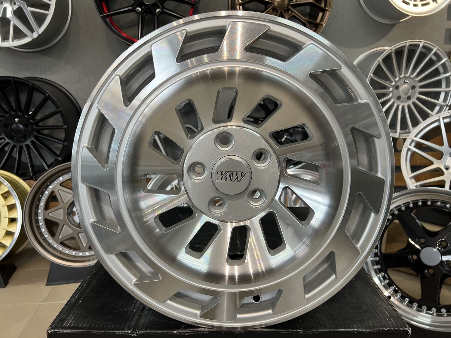 Domani Rotiform style 17X8J 5X112 ET30 73.1 BF Silver