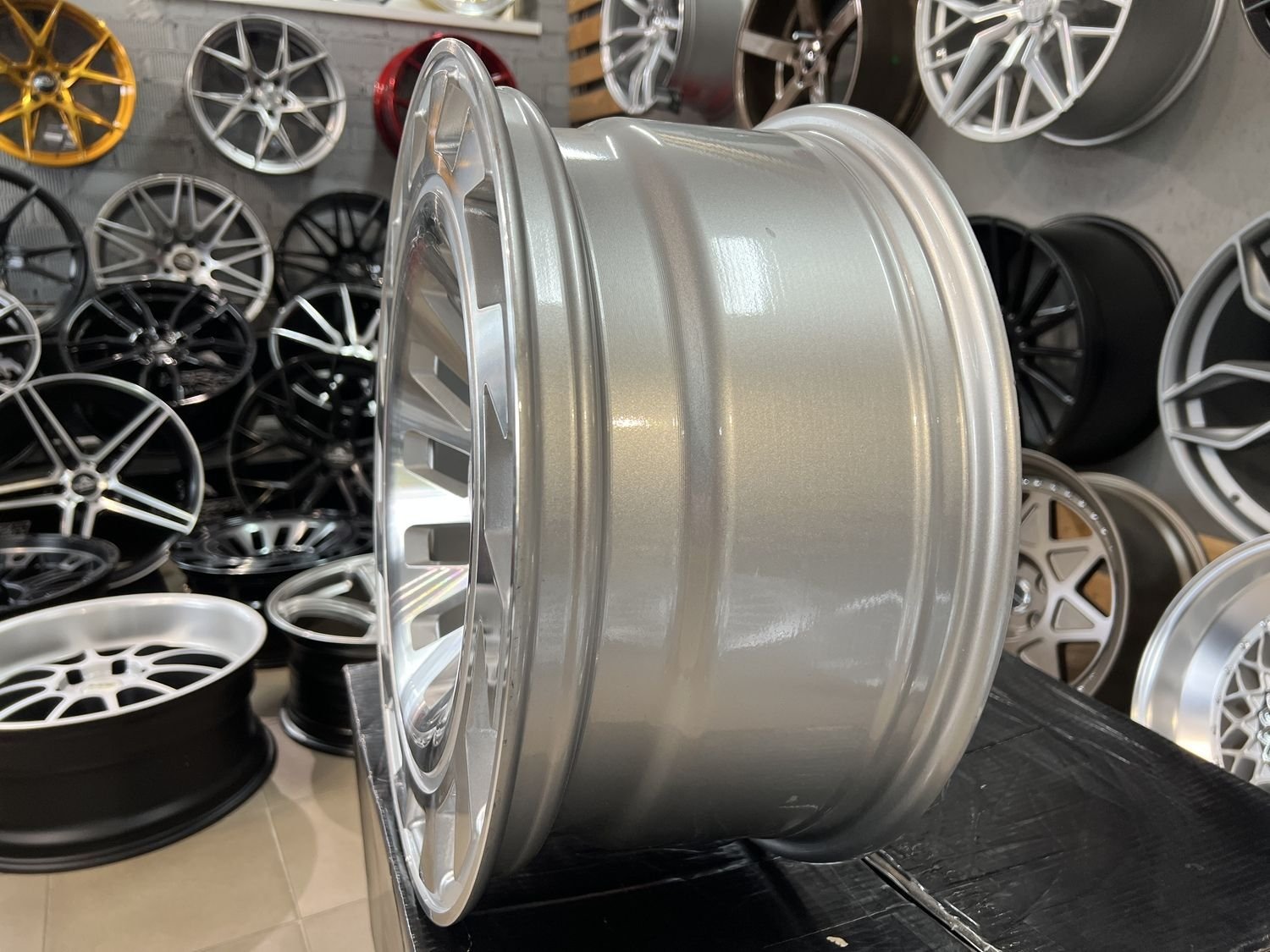 Domani Rotiform style 17X8J 5X112 ET30 73.1 BF Silver 3