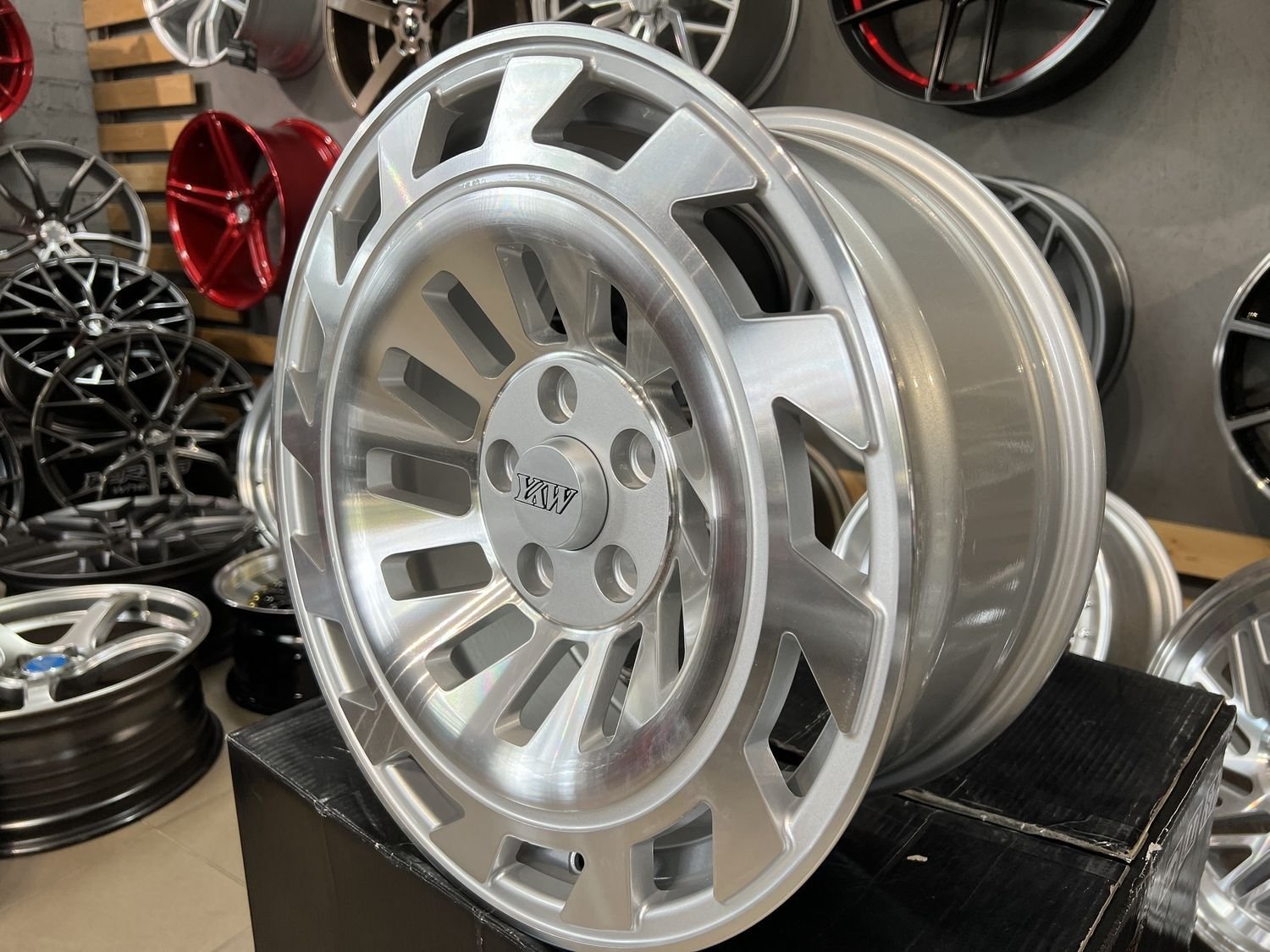 Domani Rotiform style 17X8J 5X112 ET30 73.1 BF Silver 4