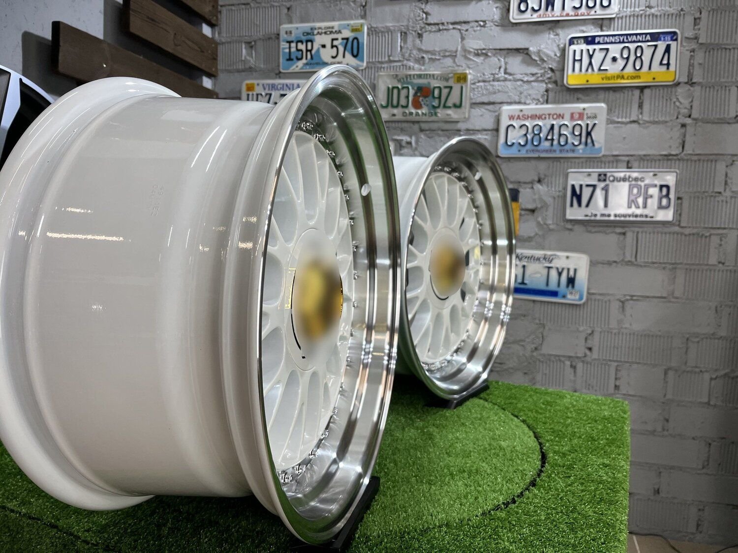Laredo BBS LM style 17X8.5J 5X112/5X120 ET20 72.56 White with Diamond cut lip ( Audi A4/A6, VW Golf/Jetta, Mercedes E/S/SL/CL, BMW 3-5-6-8 E46/E90/E39/E60 ) 5