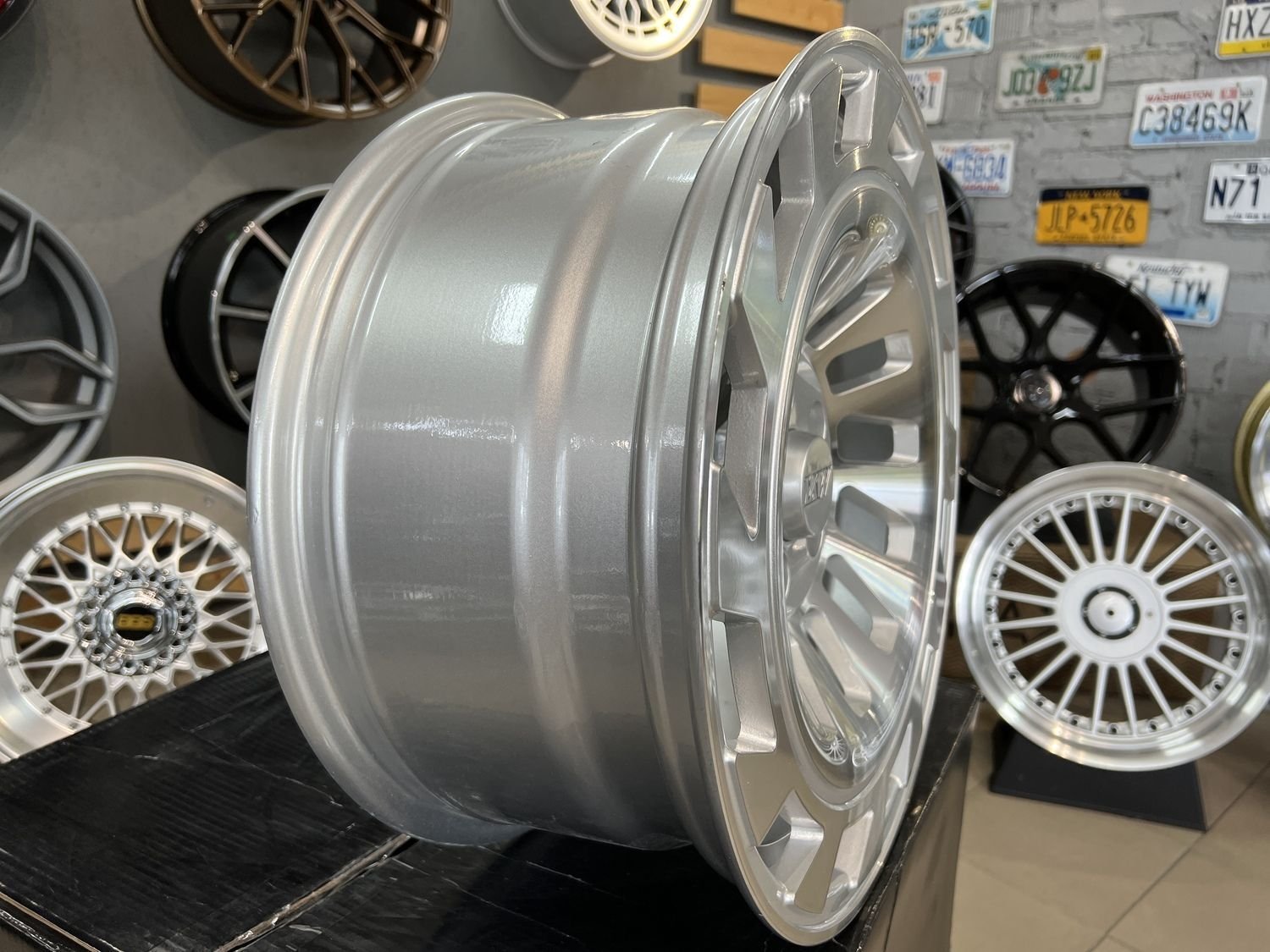 Domani Rotiform style 17X8J 5X112 ET30 73.1 BF Silver 6