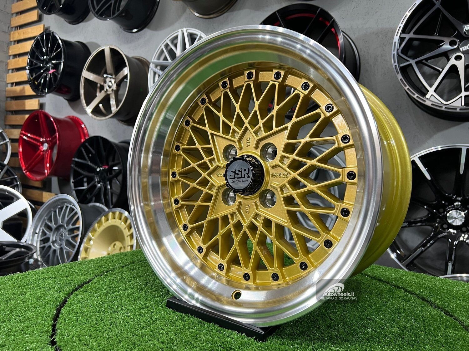 Soler SSR Mesh Formula Style 15X8.25J 4X100 ET20 73.1 Gold with polished lip 4