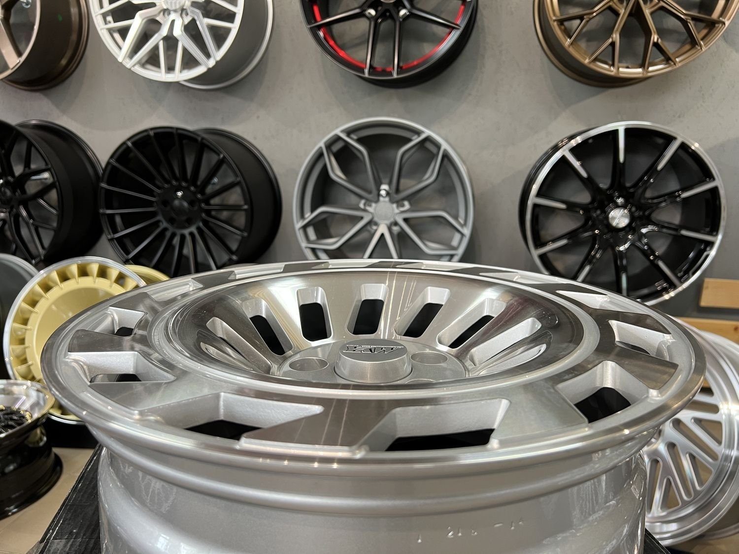 Domani Rotiform style 17X8J 5X112 ET30 73.1 BF Silver 9