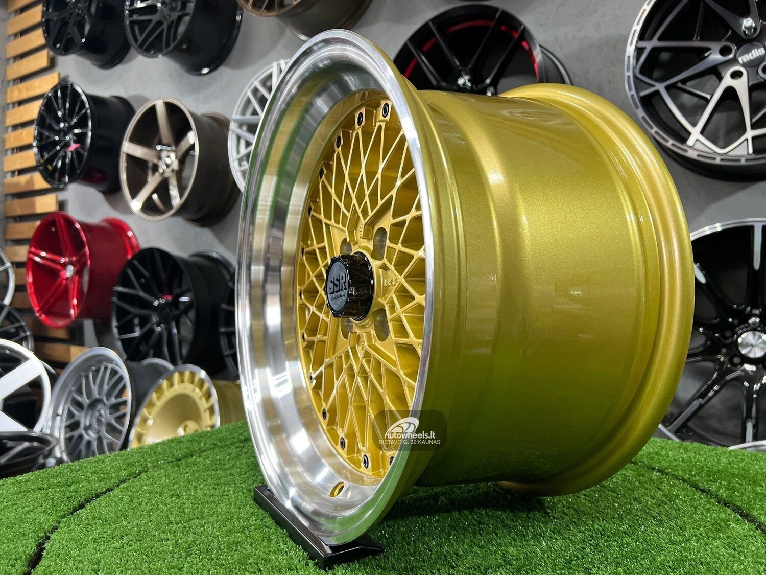 Soler SSR Mesh Formula Style 15X8.25J 4X100 ET20 73.1 Gold with polished lip 5