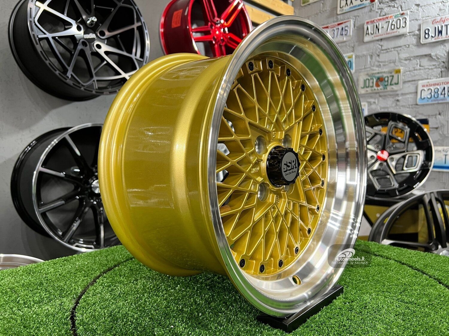 Soler SSR Mesh Formula Style 15X8.25J 4X100 ET20 73.1 Gold with polished lip 8