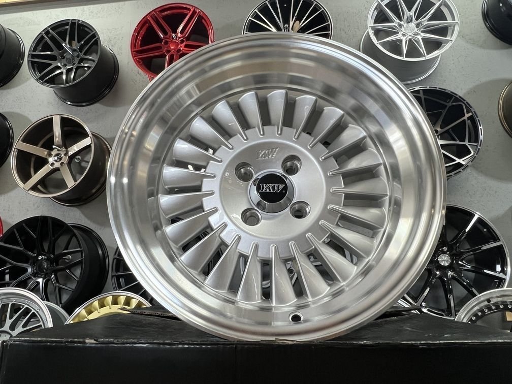 CRX Turbine style 15X8.25J 4X100 ET0 73.1 Silver with polished lip 2