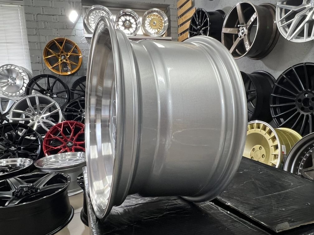 CRX Turbine style 15X8.25J 4X100 ET0 73.1 Silver with polished lip 3