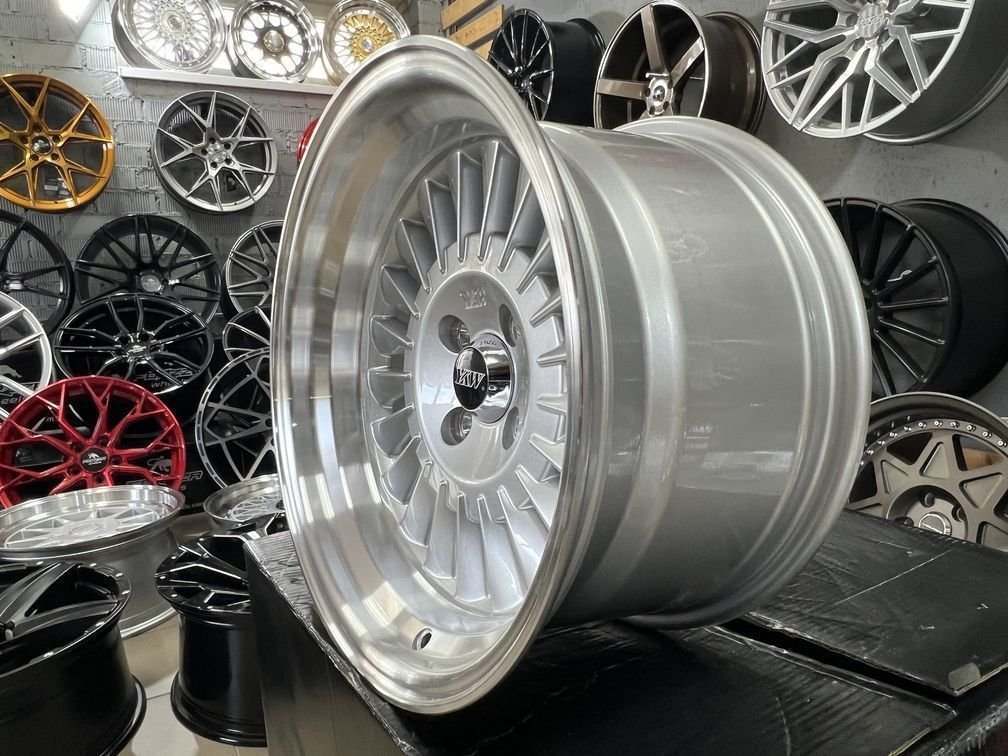 CRX Turbine style 15X8.25J 4X100 ET0 73.1 Silver with polished lip 5