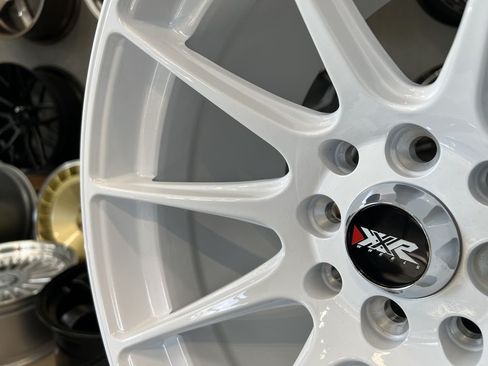 JDM Multi spoke 15X8.25J 4X100/4X114.3 ET0 73.1 White 9