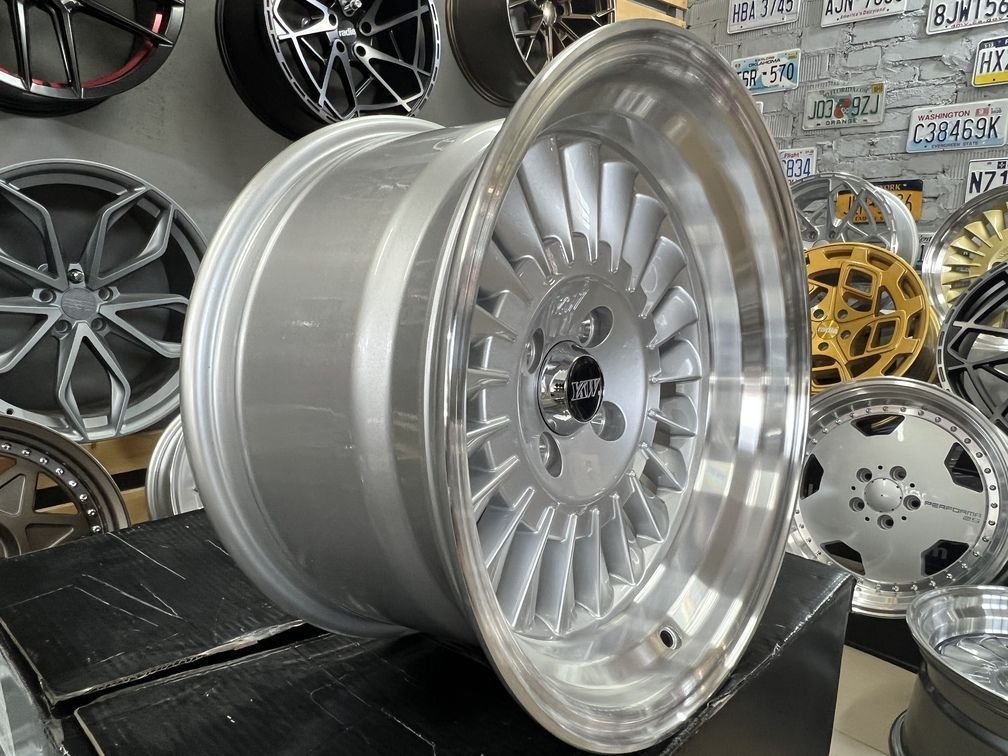 CRX Turbine style 15X8.25J 4X100 ET0 73.1 Silver with polished lip 7