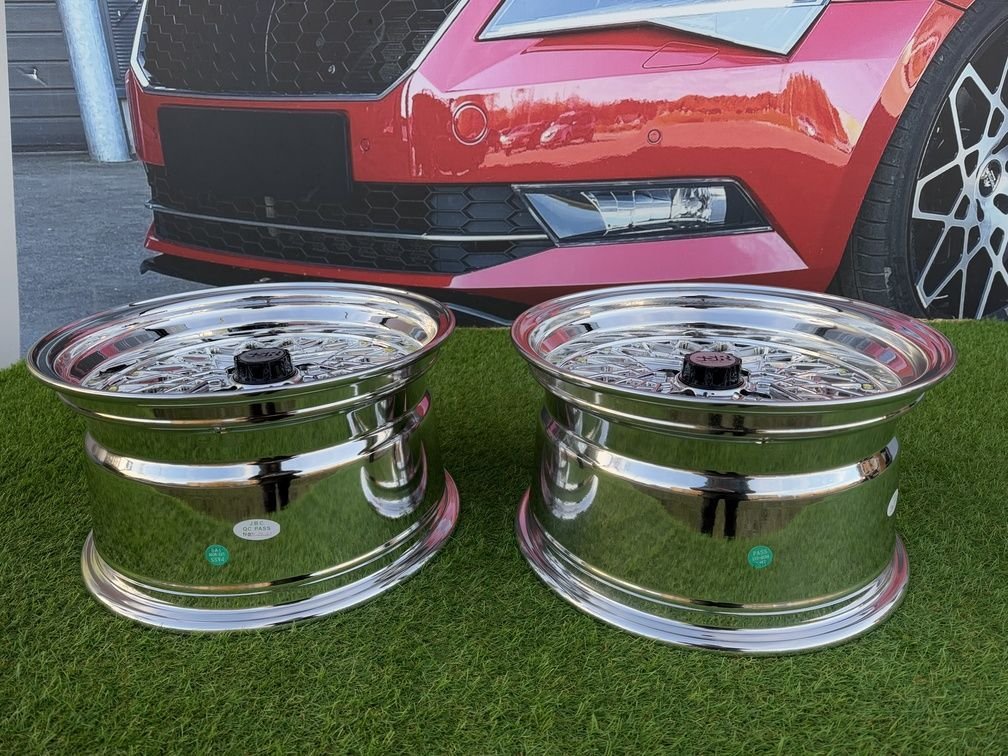 SSR Mesh Formula Style R15X8.25J 4X100 ET20 73.1 Black chrome with Gold Rivets 8