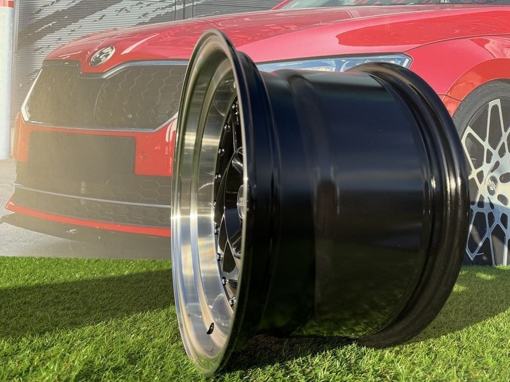 HIRO V1-R Style  R15X8.5J 4X100 ET10 73.1 Gloss Black with Diamond cut lip 10