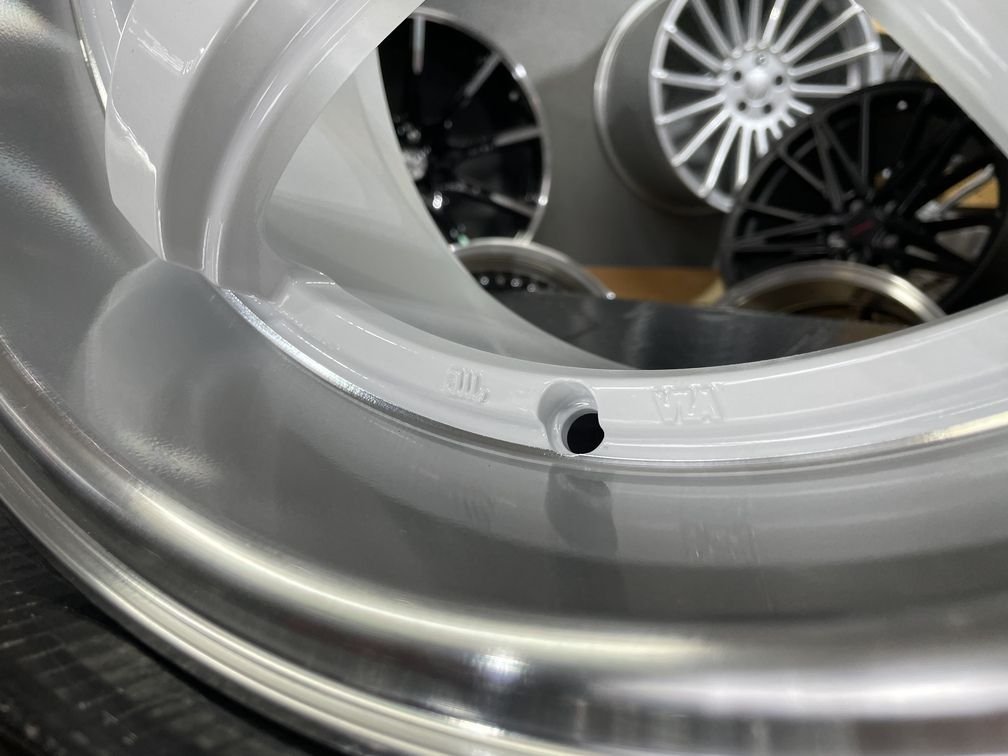 JDM Work Concept Style 18X8.5 5X114.3 ET28 73.1 White with machined lip 8