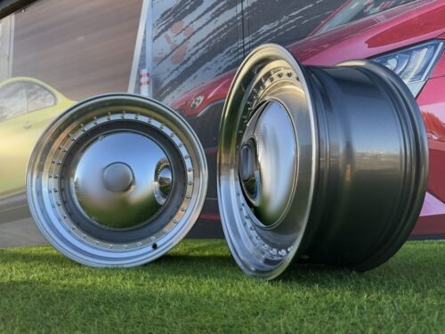 Smoothie Classic Style R17X7.5J 4X100/4X114.3 ET30 73.1 Grey with Diamond cut lip and silver rivets