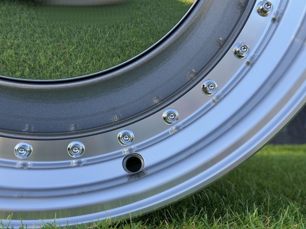 Smoothie Classic Style R17X7.5J 4X100/4X114.3 ET30 73.1 Grey with Diamond cut lip and silver rivets 4