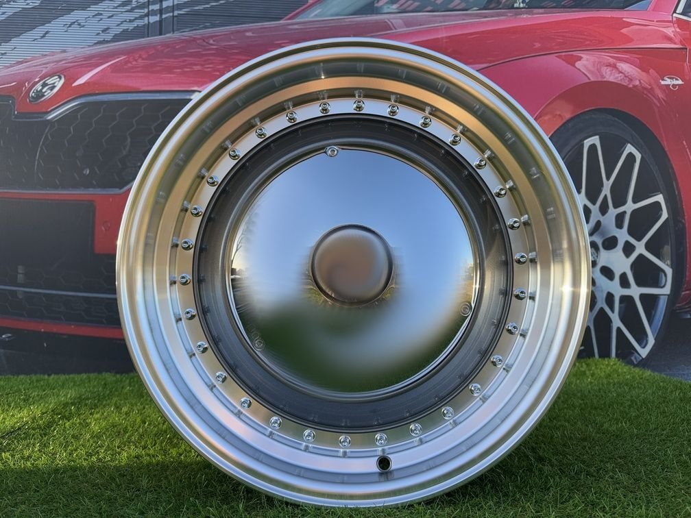 Smoothie Classic Style R17X7.5J 4X100/4X114.3 ET30 73.1 Grey with Diamond cut lip and silver rivets 5