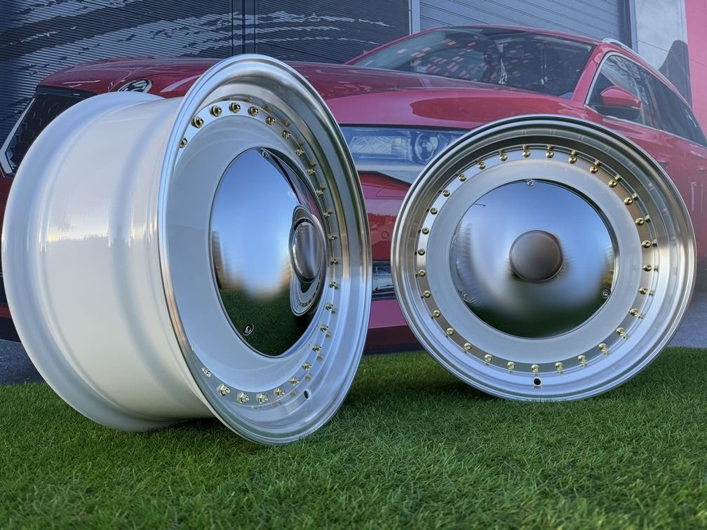 Smoothie Classic Style R17X7.5J 5X100/5X112 ET30 73.1 White with Diamond cut lip and gold rivets 4