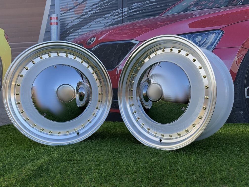 Smoothie Classic Style R17X7.5J 5X100/5X112 ET30 73.1 White with Diamond cut lip and gold rivets 5