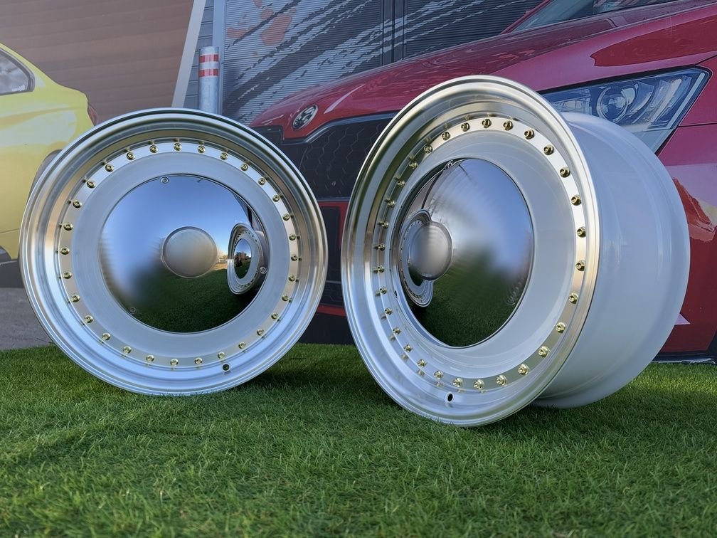 Smoothie Classic Style R17X7.5J 5X100/5X112 ET30 73.1 White with Diamond cut lip and gold rivets 6