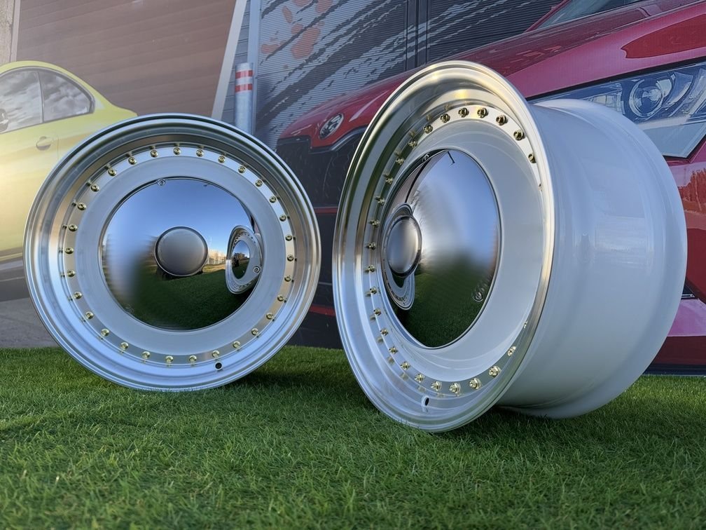 Smoothie Classic Style R17X7.5J 5X100/5X112 ET30 73.1 White with Diamond cut lip and gold rivets 7