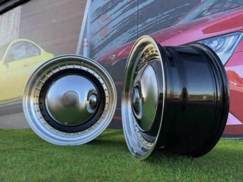 Smoothie Classic Style R17X7.5J 5X100/5X112 ET30 73.1 Gloss Black with Diamond cut lip and gold rivets