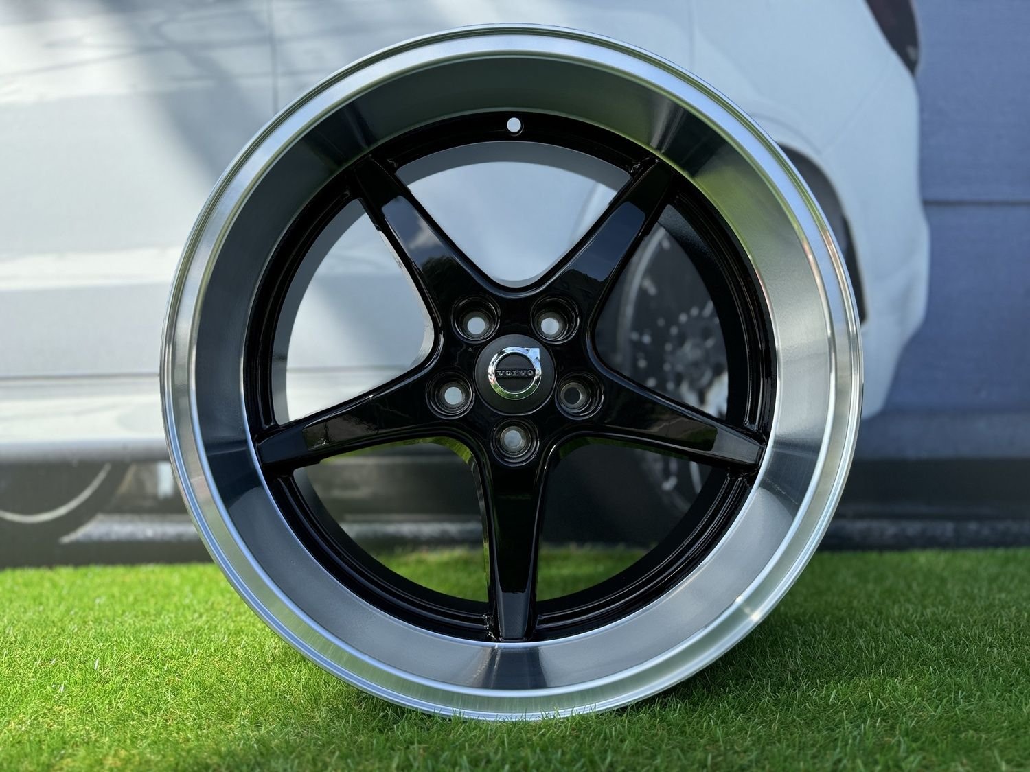 Volvo Ocean MK 18 Style R18X8.5 5X108 ET6 65.1 Black with Diamond Cut lip