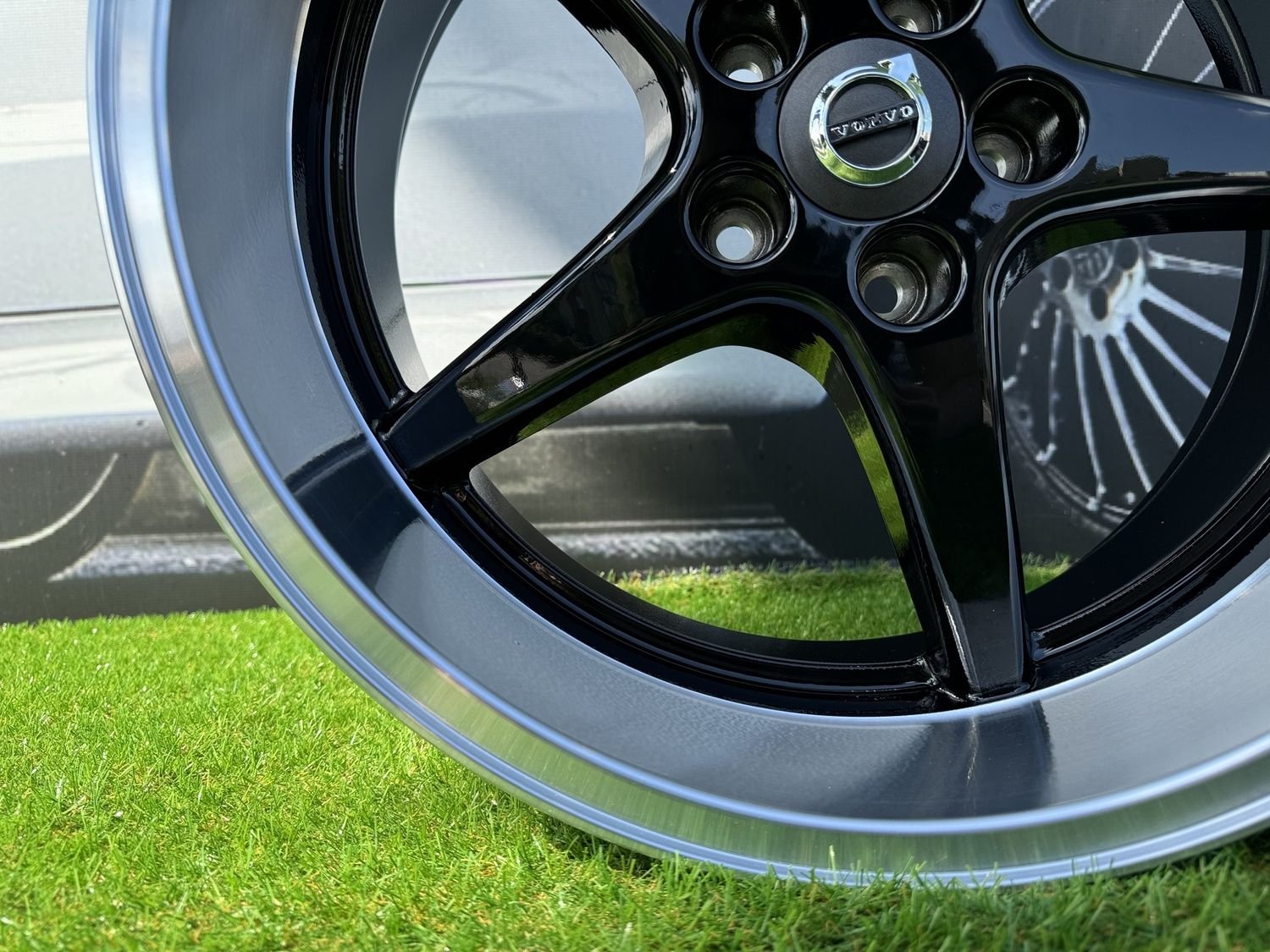 Volvo Ocean MK 18 Style R18X8.5 5X108 ET6 65.1 Black with Diamond Cut lip 7