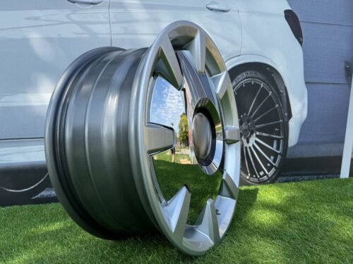 VW Beetle Style R17X7.5J 5X100 ET35 67.1 Silver + Chrome cover