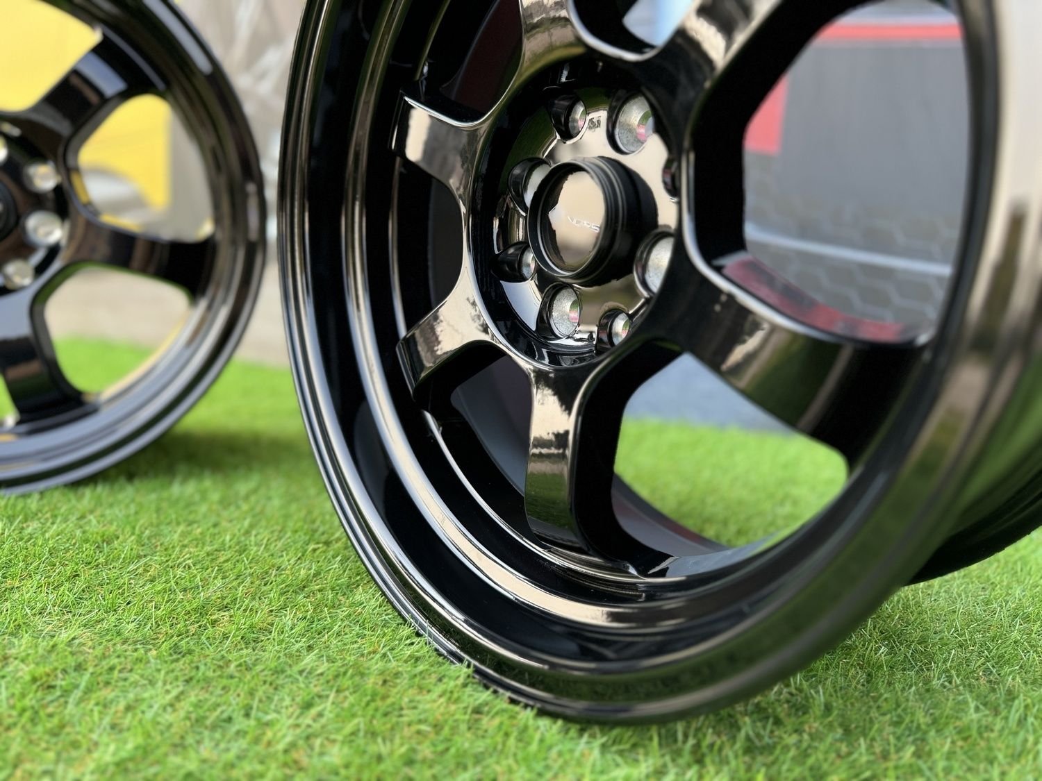 Vors TR07 R16X8J 4X100/4X114.3 ET20 73.1 Black 8